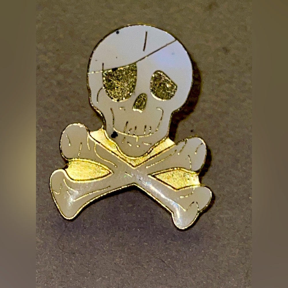 Skeleton with Eyepatch Gold Tone Enamel Pin.
